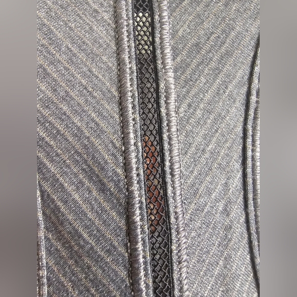 Lululemon razorback tank - Picture 2 of 12